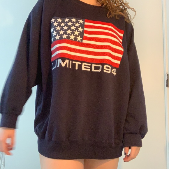 ADORABLE Oversized Sweater! - Picture 4 of 5